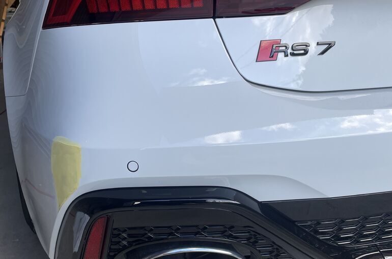 アウディー RS7バンパー修理(船橋・車修理)