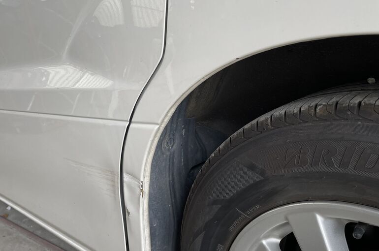 トヨタ・アルファード20 ハイブリッド(船橋・車凹み修理・板金塗装)
