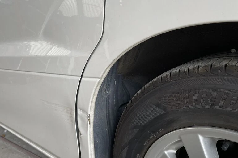 トヨタ・アルファード20 ハイブリッド(船橋・車凹み修理・板金塗装)